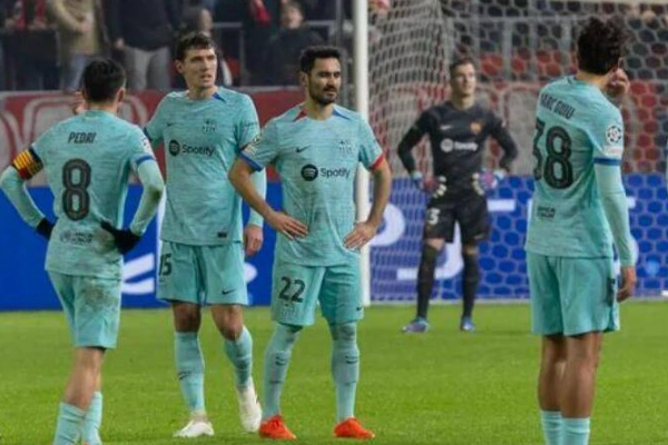 哈维执教巴萨面临巨大压力:对阵瓦伦西亚或成解聘导火索