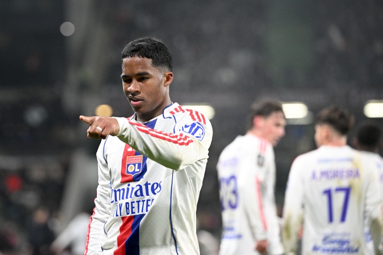 早报：英超争五集团集体刹车