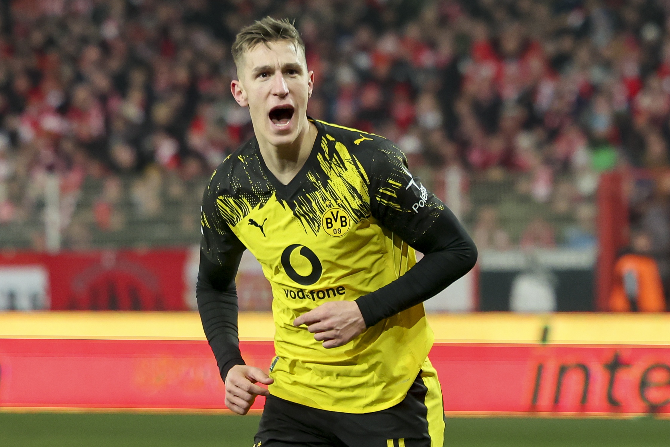 易建联：祝大家新年马不停蹄 步履坚实 每天都有新的进步